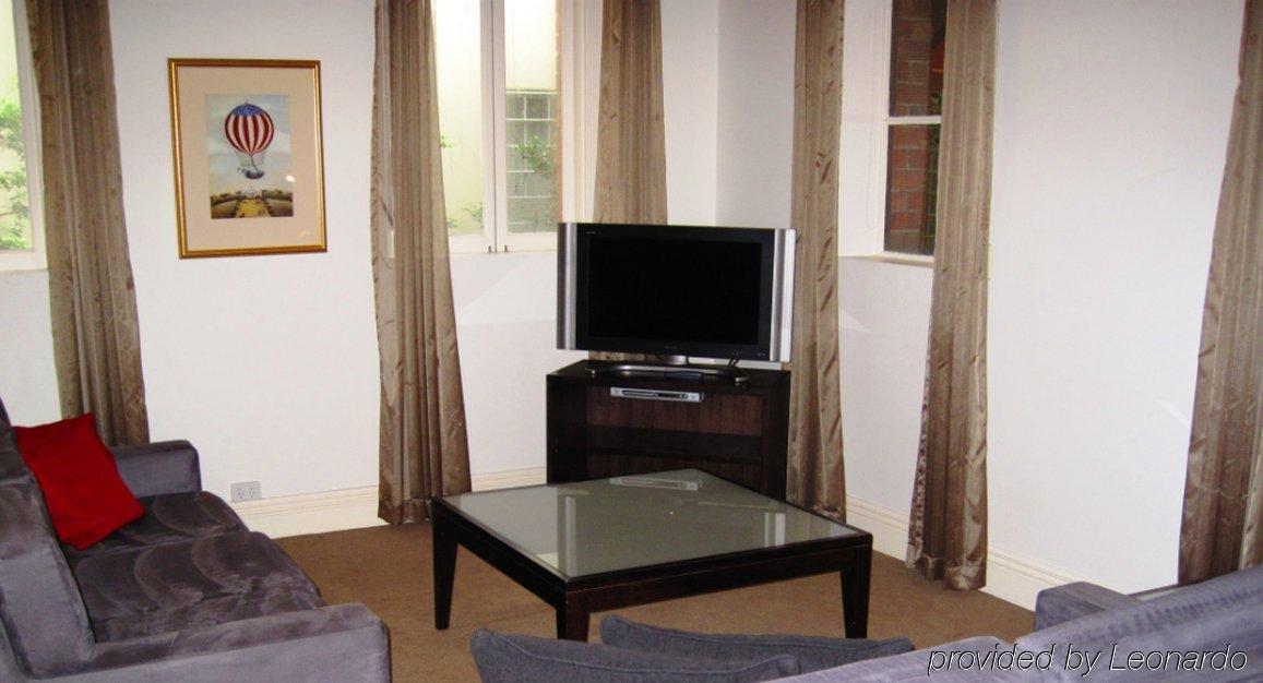 Quest Gordon Place Melbourne Room photo